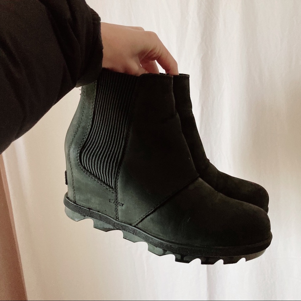 Sorel wedge rain boots sz 6.5